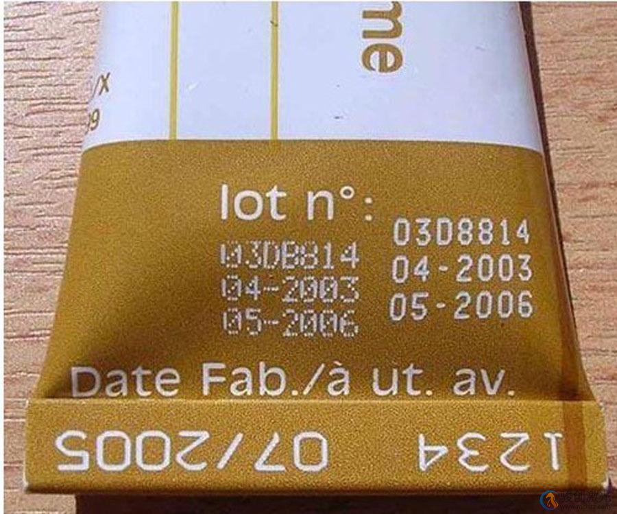 塑料瓶蓋包裝紙盒二維碼激光打標機(圖2) 塑料瓶蓋包裝紙盒二維碼激光打標機(圖2)